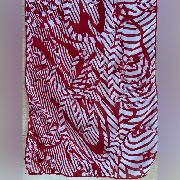 🇮🇹🎉Fun Textured Larioseta Oblong Scarf — Red & White | 9”W x 62”L - Picture 11 of 16